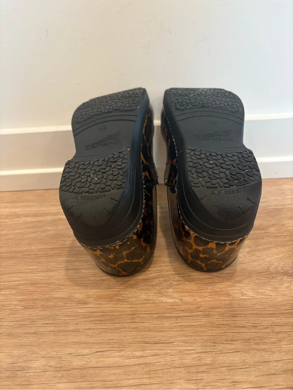 Dansko XP 2.0 Leopard Animal Print Professional Clogs EU 39 = US 8.5/9 Women’s - Picture 10 of 16